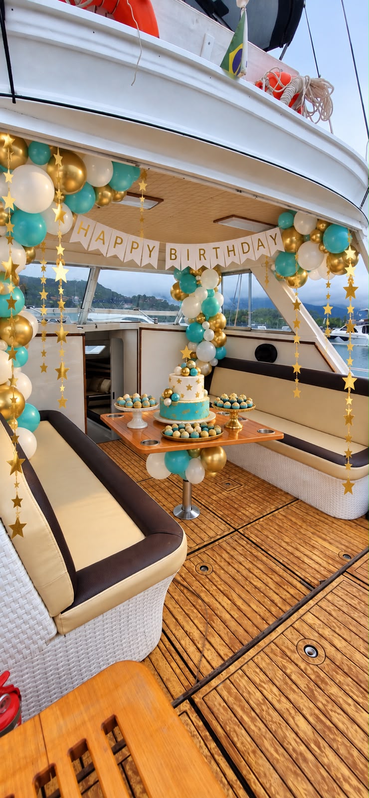 Lancha decorada para aniversário